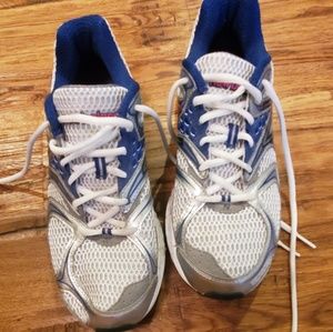 New Balance sneakers 9.5